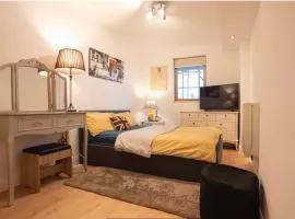 COSY RIVERVIEW-LONDON EXCEL CENTRE-O2 ARENA