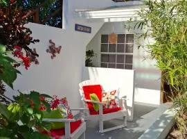 Amanda's Place Green Studio - pool and tropical garden