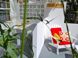 Amanda's Place Yellow Studio - Pool and Tropical garden