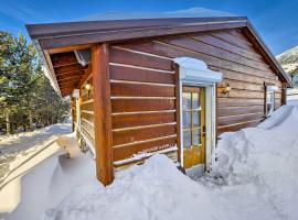 Cozy Island Park Cabin, 20 Mi to Yellowstone!, hotel in Island Park