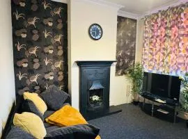 Cosy 2 bedroom house in Leicester- entire house, sleeps 5