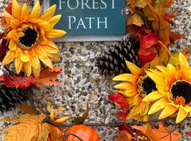 Forest Path luxury Studio Apartment with large bedroom bathroom and sauna Sleeps up to 4, hotel i Ballynahinch