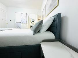 Ensuite Luxury Bedroom In Purfleet, מלון בPurfleet