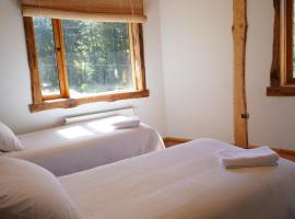 Pu Am Eco Lodge, πανδοχείο σε Curarrehue