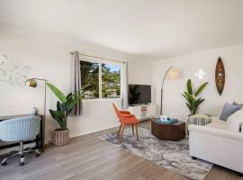Charming 2BR 1Bath SofaBed with Mountain Sunset and Ocean Views, hôtel à Pacifica