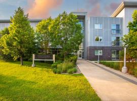 Barker Suites Southport, place to stay in Portage La Prairie