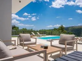 NEW! Modern Villa Nacle with heated Pool