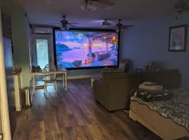 Cozy studio with movie theater, beach 5 min away