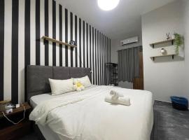 R8 Hotel-style Room With Projector #1min Walk to Ksl City Mall, hotel a Johor Bahru
