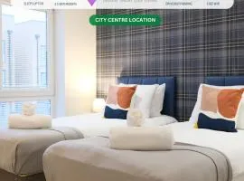 Prime Location - 4 Bedroom 3 Bathroom House - Sleeps up to 8 - Free Parking, Fast Wifi, Balcony, Smart TV and Private Garden by Yoko Property