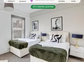 Charming House in Prime Location - Sleeps 7 - Free Parking, Fast WiFi, Smart TV with Netflix and Virgin TV by Yoko Property