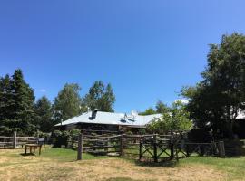 Crackenback Farm Guesthouse, cabin in Crackenback