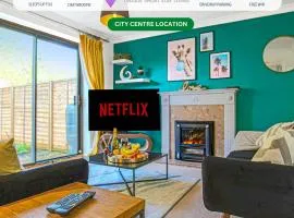 Emerald House - Prime Location - Driveway Parking, Pool Table, Fast Wifi, Self Check-In and Sky TV by Yoko Property