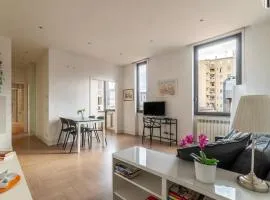 Shining Apartment near Subway!