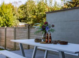 Huis Tilo Ieper - House Tilo Ypres - charming holiday home up to 8p, hotel a Ieper
