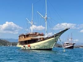 Share trip komodo 3Days 2Nigh Friday-Sunday, Boot in Nggorang
