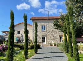 Le Domaine de la plume, hotel con alberca en La Gimond