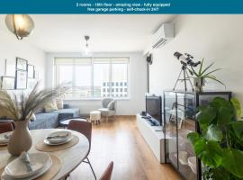 Downtown 2 rooms apartment 18th floor with free parking, hotel a Nivy