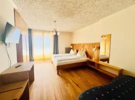 LAKE & RIVER Hotel