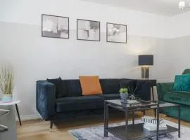 Aylesbury 3BR Home, Sleeps 6, Families and Contractors Homely Stay