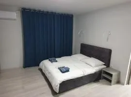 HotelRoom 27