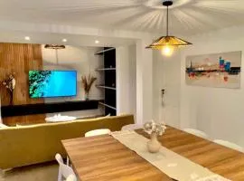 Casa espectacular con 3 habitaciones en suite de lujo, 4 baños, patio al aire libre con jacuzzi y ubicacion perfecta a 3 cuadras de la plaza - Bonavista Rentals
