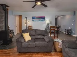 Cozy City Stay, 3bdrm near Airport