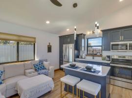 Mtn-View Tiny Home with Grill Near Skiing! – hotel w mieście Kalispell