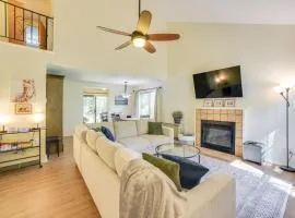 9 Mi to Saratoga Racetrack Townhome with Bicycles!