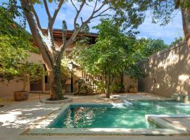 Welcome to Paradise - Luxurious Studio Oasis "Artemisa" with Pool and Lush Tropical Gardens, hotel in Sayulita
