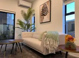 Incredible luxury 3 floors Townhouse High Ceiling
