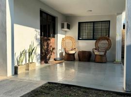 Casa Milos para dos personas frente al rio, hotel i Santa Rosa de Calamuchita
