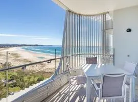 Luxurious 2BR 2BA Oceanfront Apartment Kirra