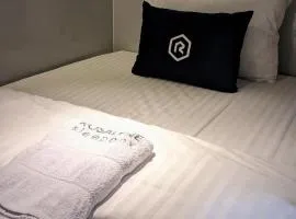 Rosalyne Sleepbox Tugu Kranggan、Jetisのカプセルホテル