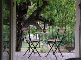 B&B Il Noce alla Finestra, B&B din Roe