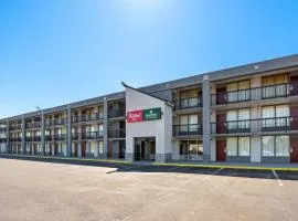 HomeTowne Studios by Red Roof Richmond - Airport Sandston