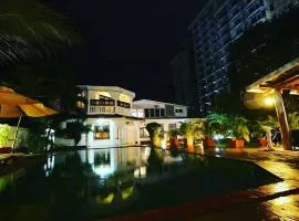 Pontoon Residences & Suites