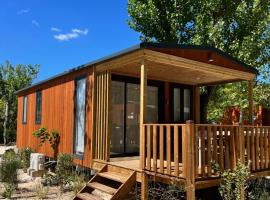 格里莫港最佳假日露营地，位于格里莫的酒店