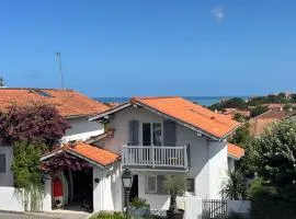 Maison Eli (charming basque house in Guéthary village)