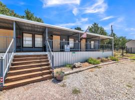 Waterfront Lodge by The Lodges at Fossil Creek, chata v destinaci Shay