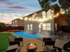 Modern Comforts & Classic Charm w Pool 5BD, hotel di Saginaw