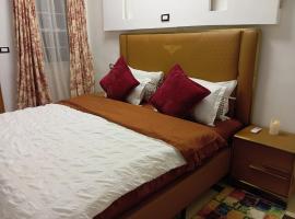 Mon Nid d'Or ABIDJAN CI，阿比讓的有停車位的飯店