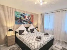 Familienfreundliche geräumige Design-Wohnung mit Balkon im Zentrum - APOLONIAliving