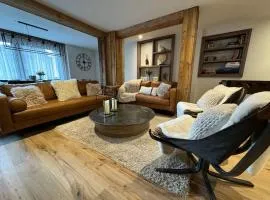 Central 4 bedroom apartment with spa access