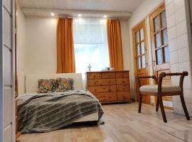 Suure terrassiga korter raudteejaama lähedal, hotel v destinaci Viljandi