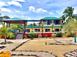 Seafront Caribbean Tropical Luxurious Home in Sarteneja, ξενοδοχείο σε Sarteneja