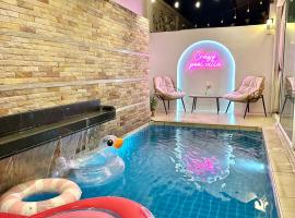 Cazy pool villa pattaya, kh&aacute;ch sạn th&acirc;n thiện với th&uacute; nu&ocirc;i ở B&atilde;i biển Jomtien