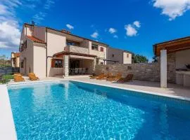 Villa Solis - new private pool villa, 4 bedrooms, near Pula & beaches