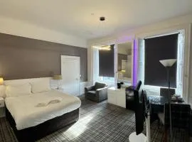 Luxury Family Room With Private bathroom in the heart of Edinburgh