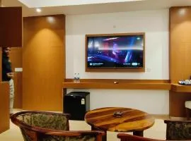 Golden Penthouse - Couple Friendly - DLF My Pad, Gomtinagar, Lucknow